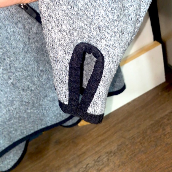 Old Navy active wear sweatshirt - Picture 5 of 5